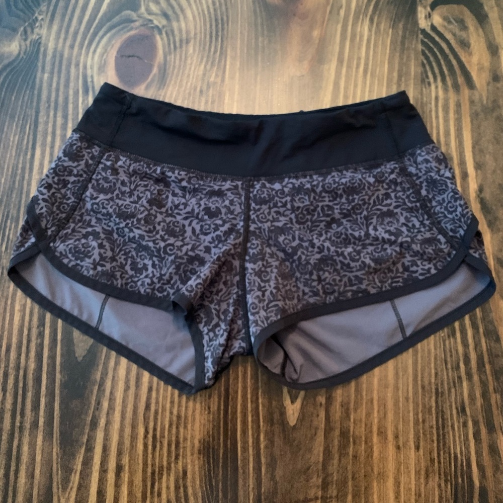 Lululemon Speed Up Shorts 2.5” size 4 rare black grey lace pattern